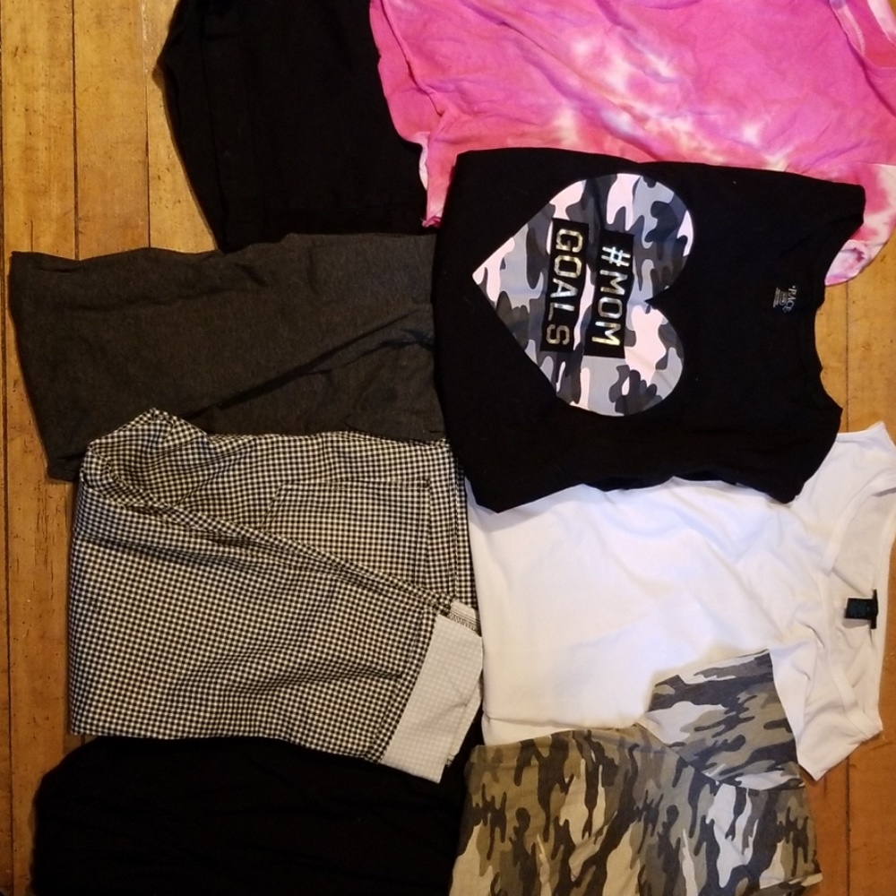 Women's lot of 4 outfits B6